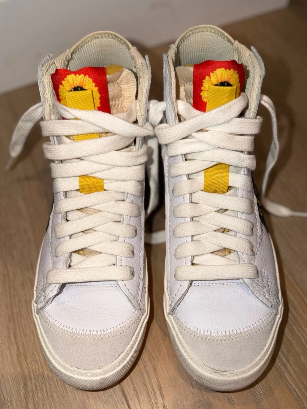 Nike mid top